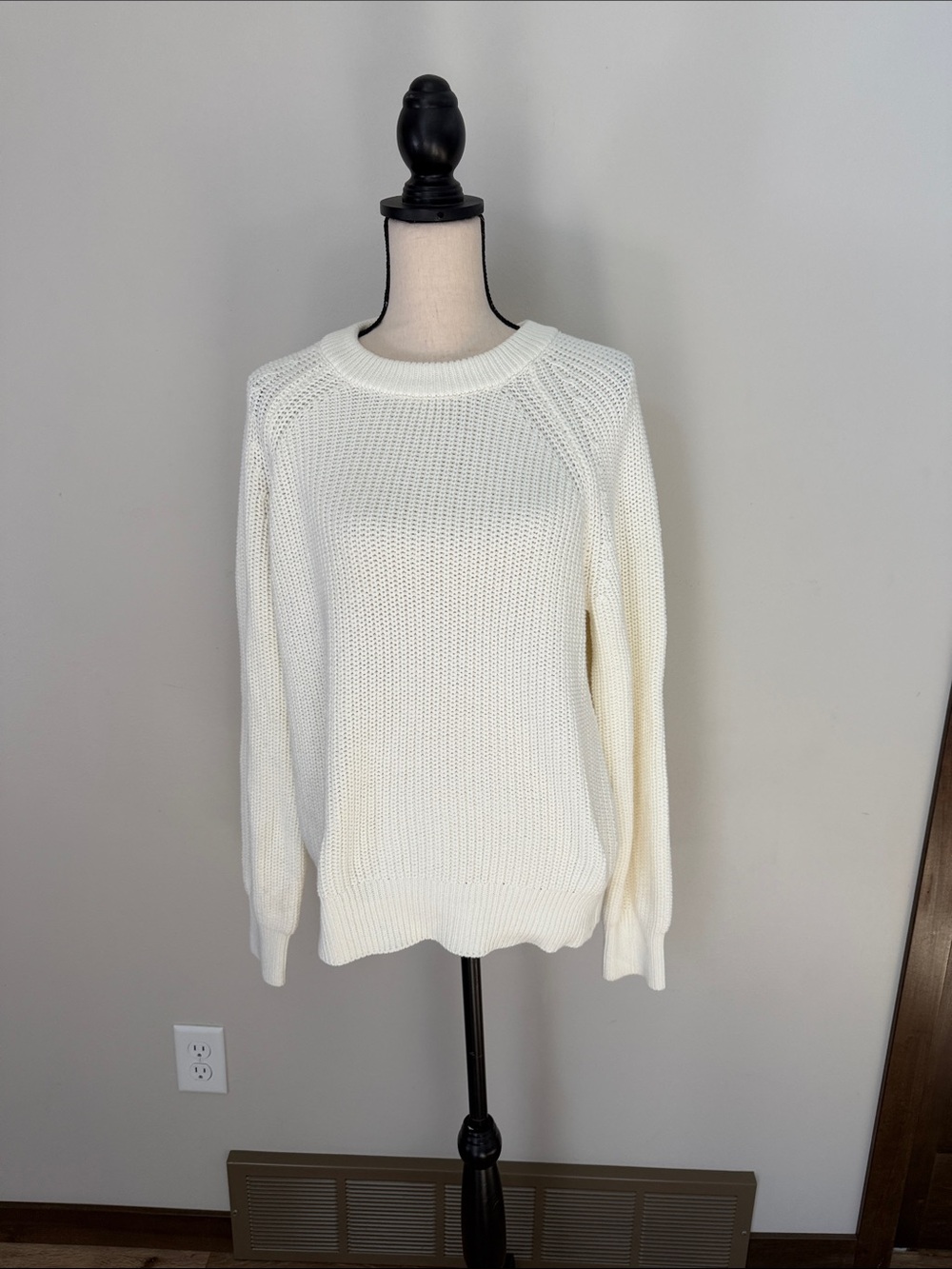 Evereve Ivory Scoopneck Knit Sweater